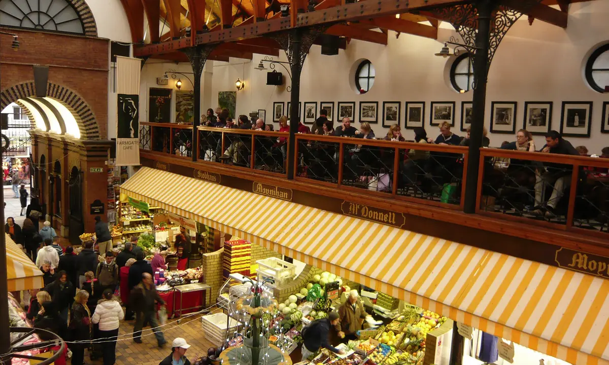 I banchi dell'English Market di Cork visti dalla galleria