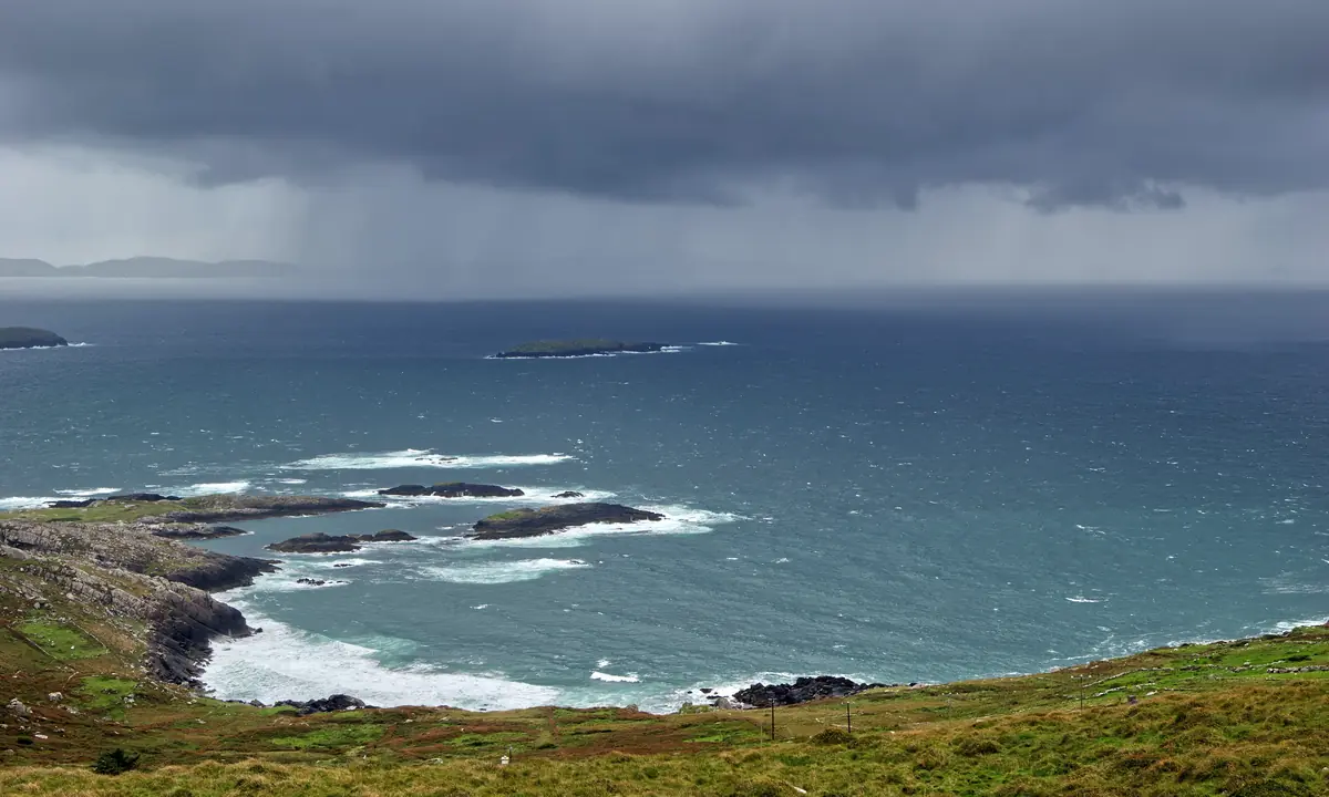 La costa atlantica della penisola di Iveragh lungo il Ring of Kerry