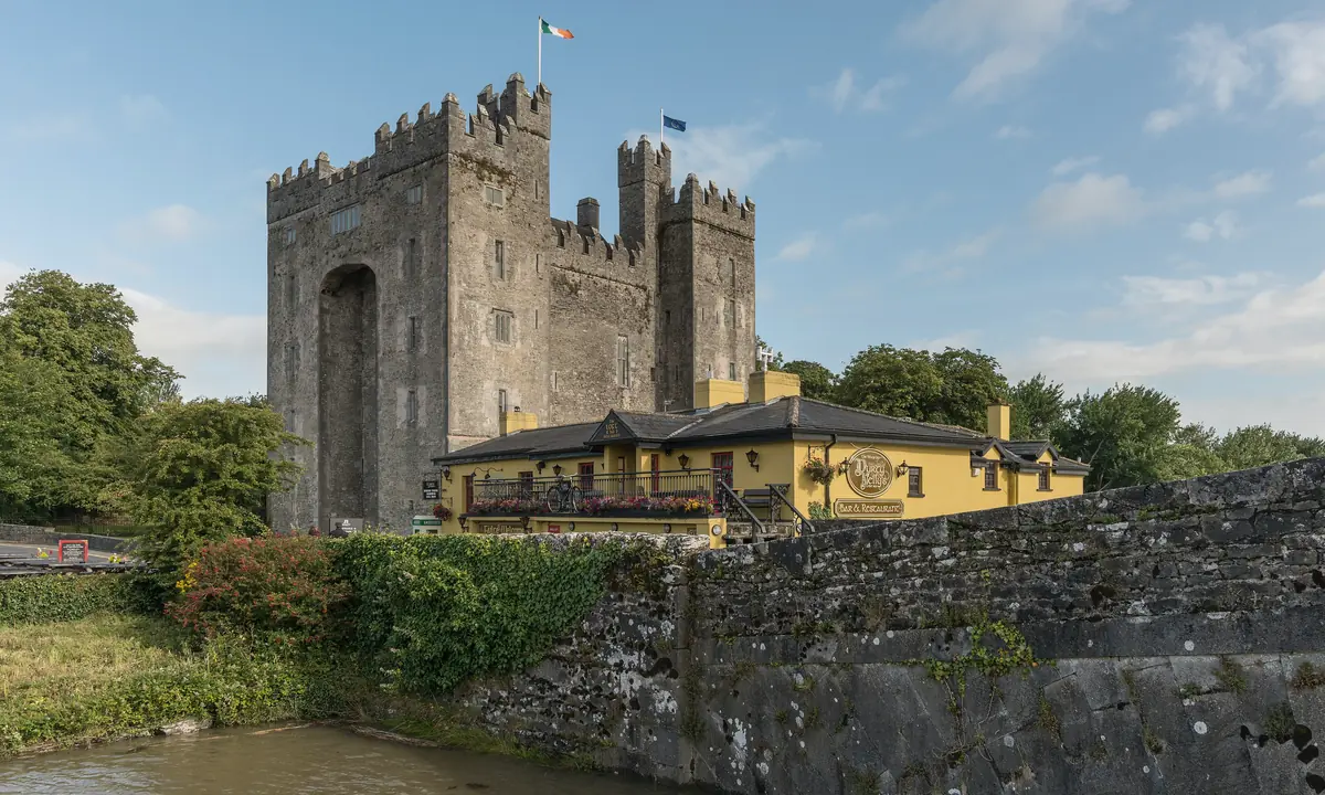 Il Castello di Bunratty, fortezza normanna nella contea di Clare