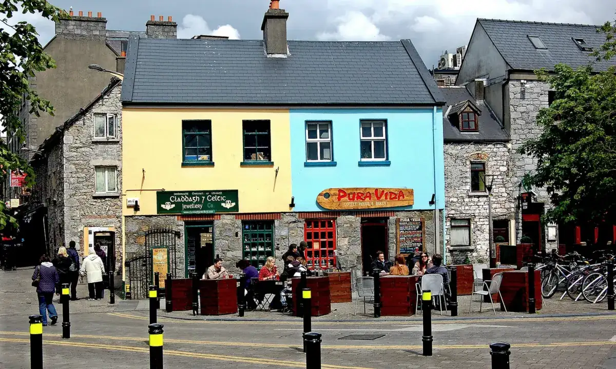 Le vie del Quartiere Latino di Galway